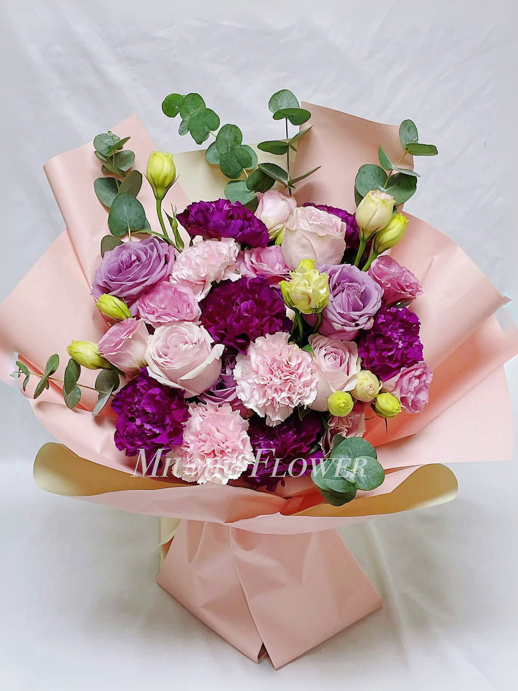 粉紫康乃馨玫瑰花束