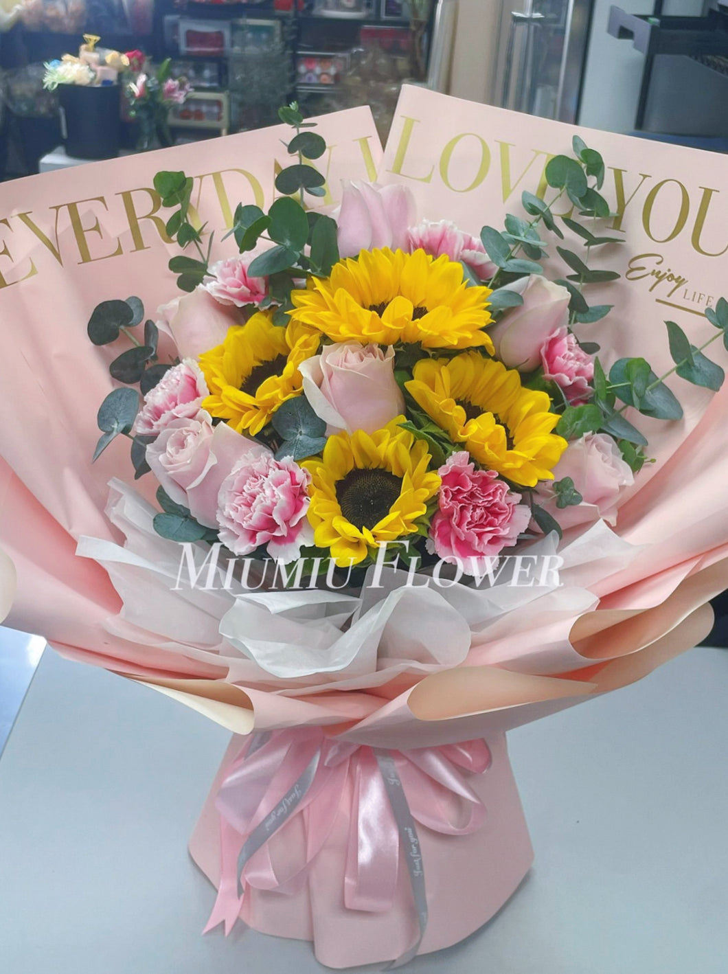 向日葵康乃馨玫瑰花束