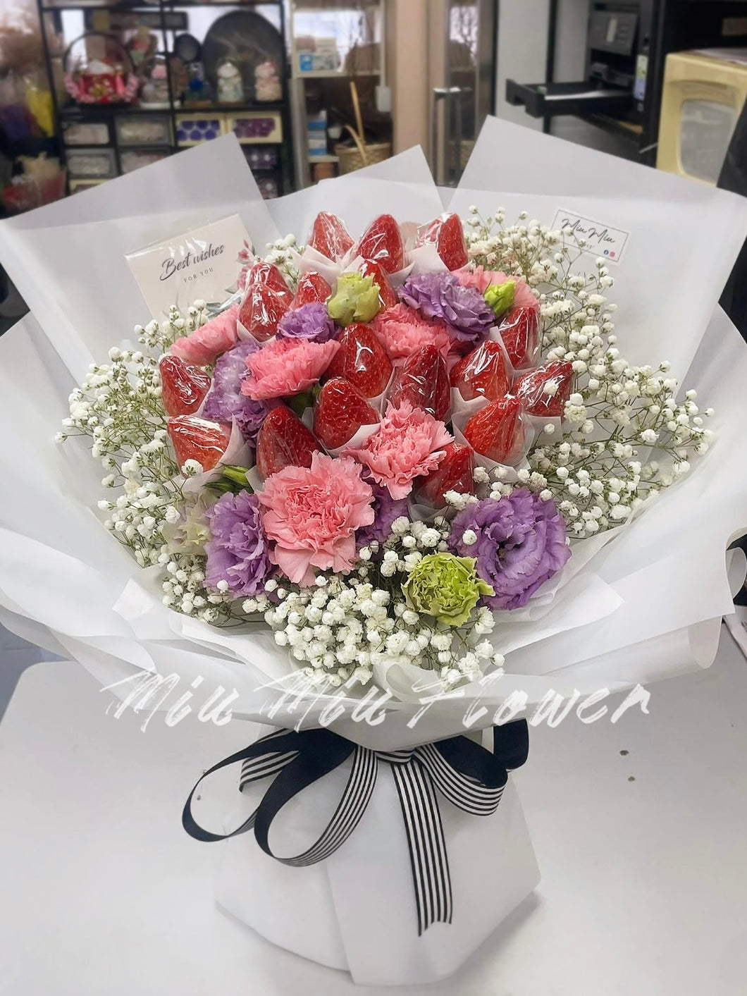 士多啤梨康乃馨花束