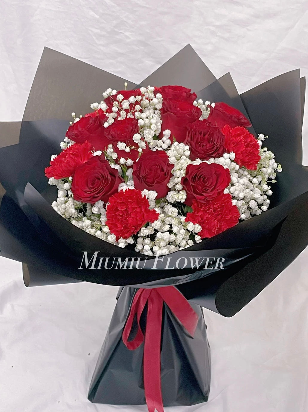 紅玫瑰康乃馨滿天星花束