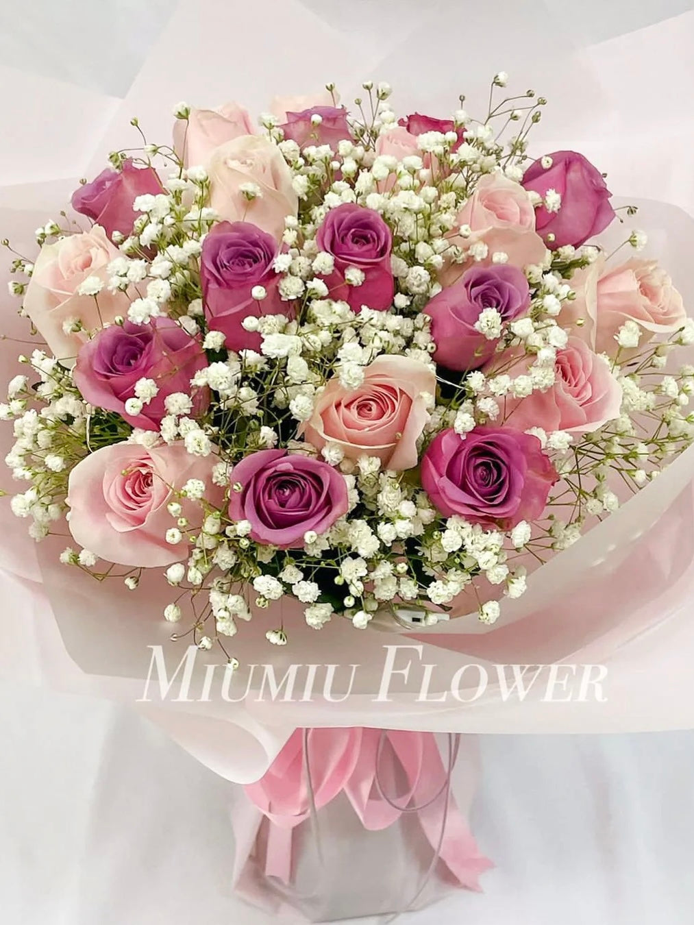 雙色玫瑰滿天星花束