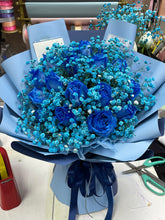 將圖片載入圖庫檢視器 藍玫瑰滿天星花束(10/20枝)
