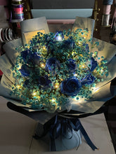 將圖片載入圖庫檢視器 藍玫瑰滿天星花束(10/20枝)
